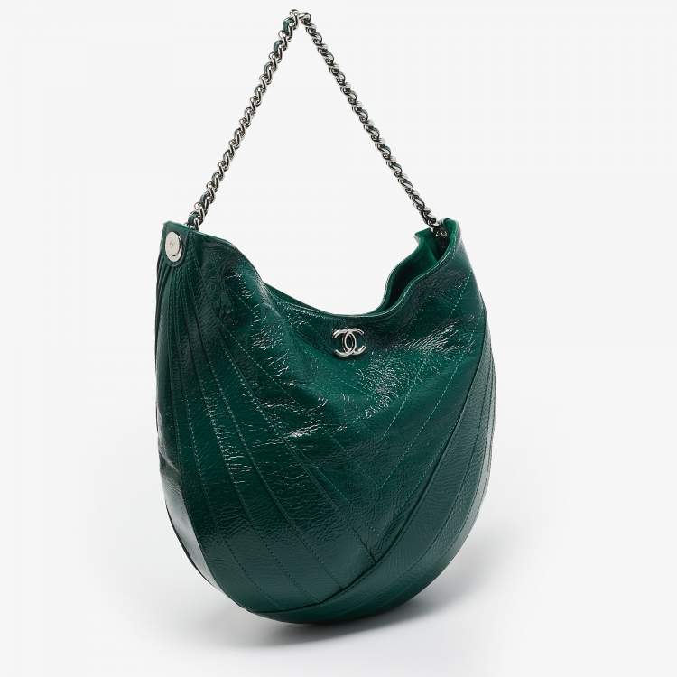 Pre Owned Chanel Green Crumpled Patent Leather Droplet Bag