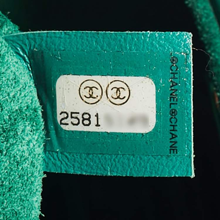 Pre Owned Chanel Green Crumpled Patent Leather Droplet Bag