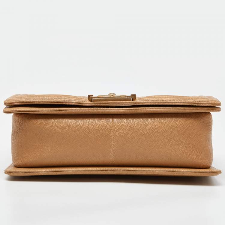 مملوكة مسبقًا Chanel Beige Quilted Caviar Leather Medium Boy Flap Bag