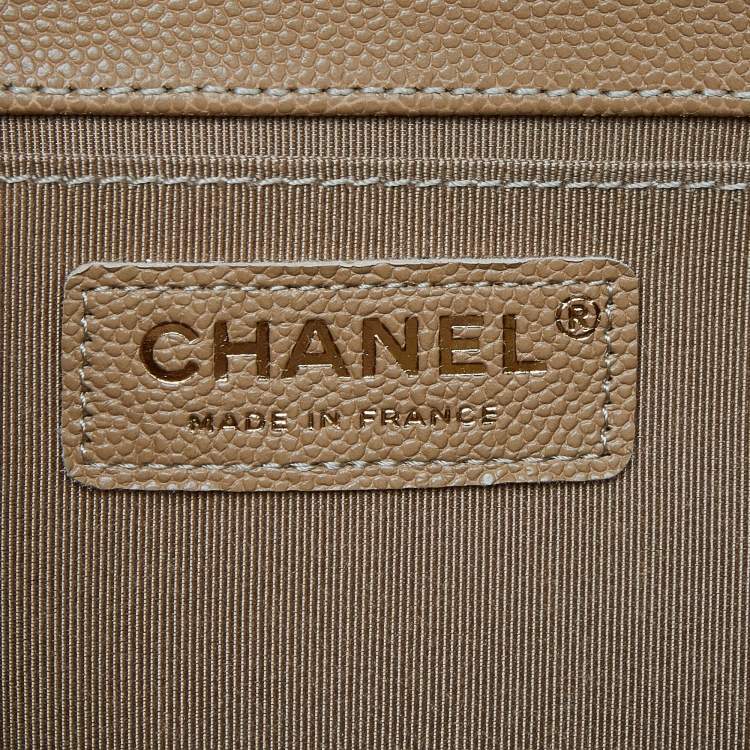 مملوكة مسبقًا Chanel Beige Quilted Caviar Leather Medium Boy Flap Bag
