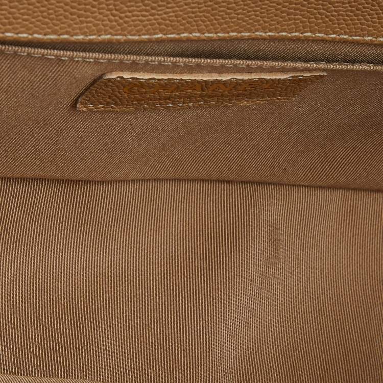 مملوكة مسبقًا Chanel Beige Quilted Caviar Leather Medium Boy Flap Bag
