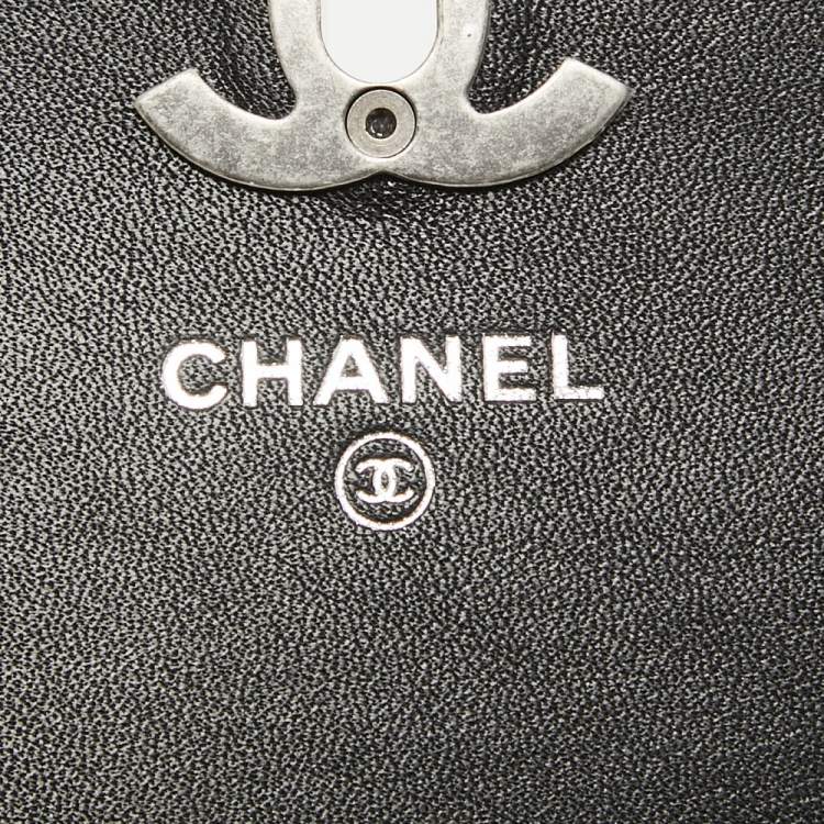 Pre Owned Chanel Black Quilted Leather CC Trifold Wallet