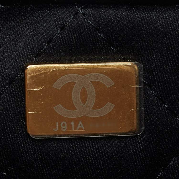 Pre Owned Chanel Black Quilted Leather Mini 22 Chain Bag