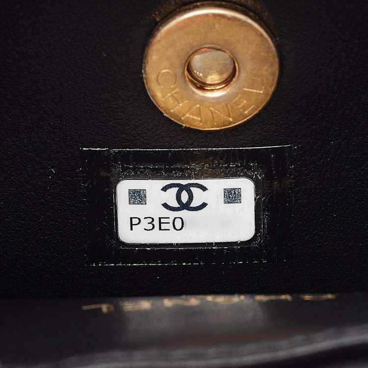 Pre Owned Chanel Black Quilted Leather Mini Round Camellia Clutch