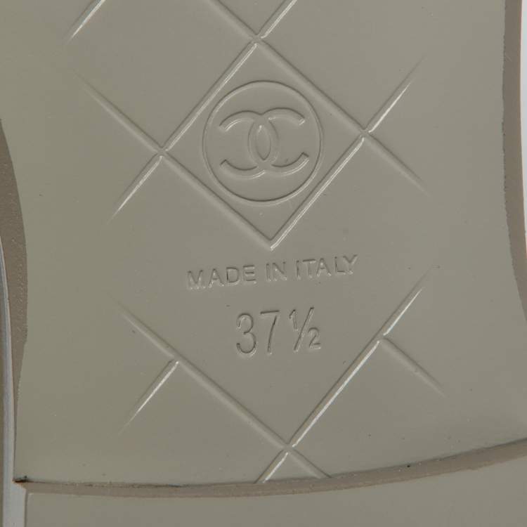 Pre Owned Chanel Grey Quilted Leather CC Turnlock Loafers Size 37.5