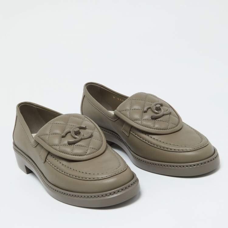 Pre Owned Chanel Grey Quilted Leather CC Turnlock Loafers Size 37.5