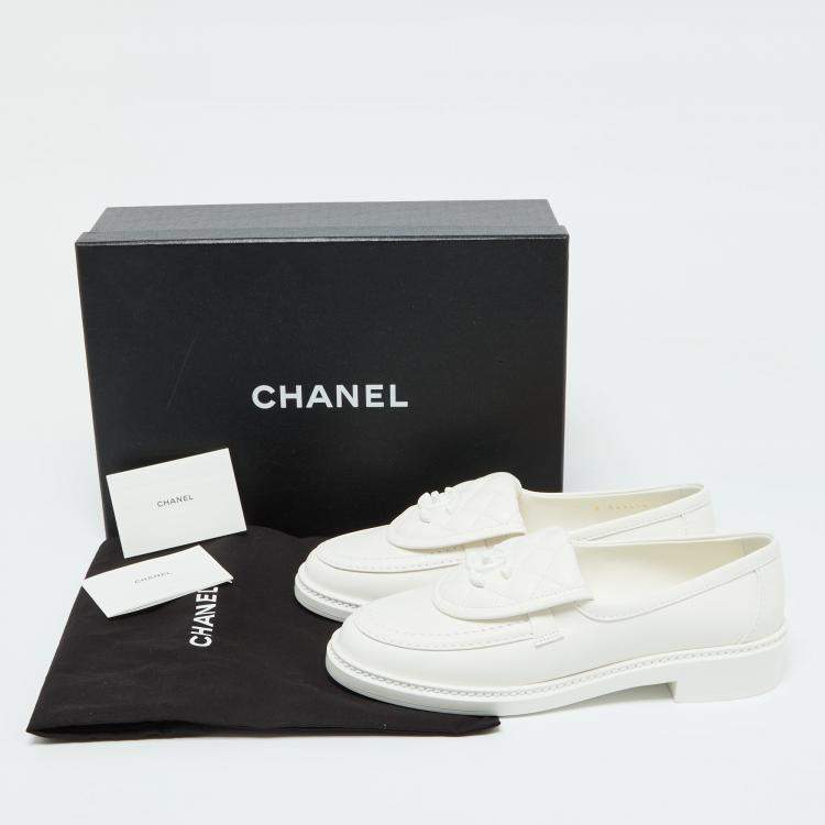 Pre Owned Chanel White Quilted Leather CC Turnlock Loafers Size 37.5
