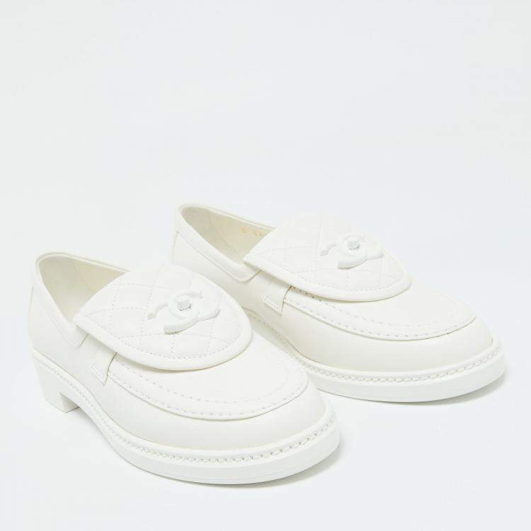 Pre Owned Chanel White Quilted Leather CC Turnlock Loafers Size 37.5