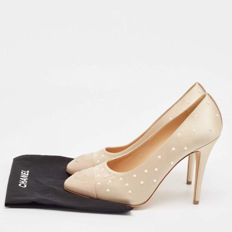 Pre Owned Chanel Beige Satin Pearl Embellished CC Cap Toe Pumps Size 40