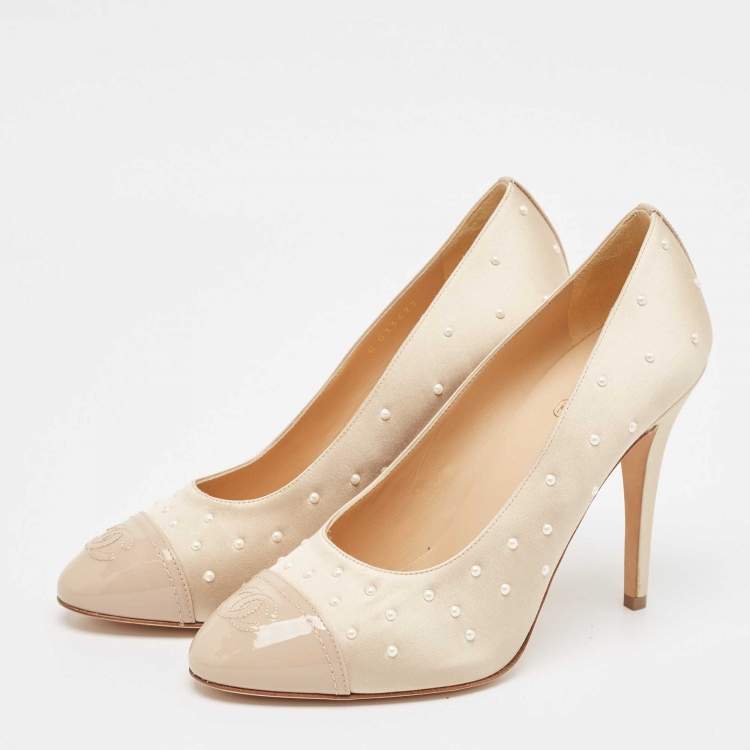 Pre Owned Chanel Beige Satin Pearl Embellished CC Cap Toe Pumps Size 40