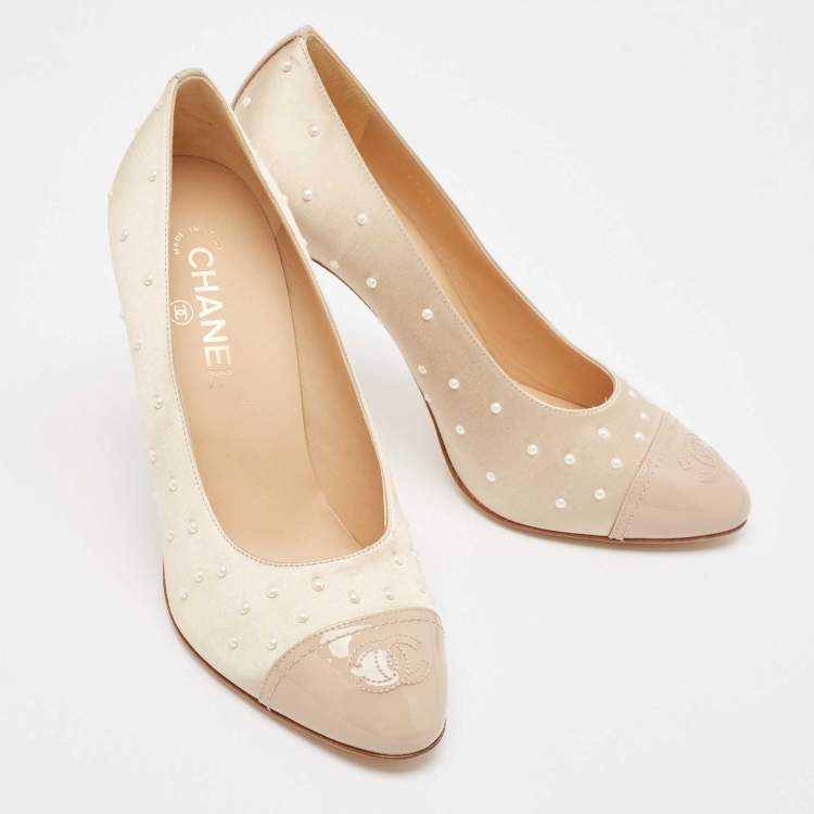 Pre Owned Chanel Beige Satin Pearl Embellished CC Cap Toe Pumps Size 40