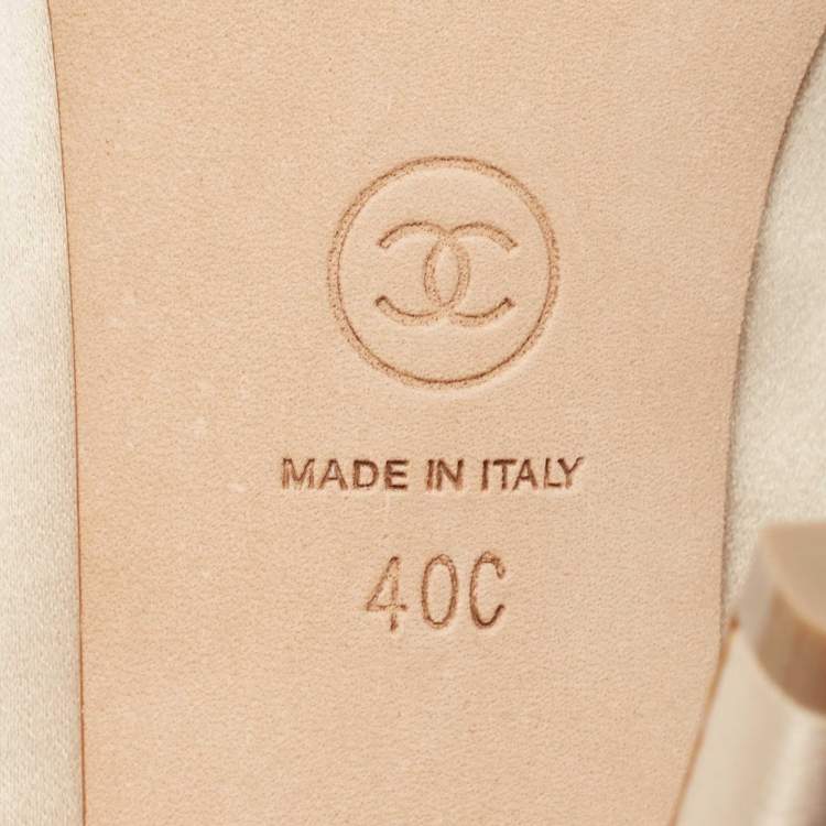 Pre Owned Chanel Beige Satin Pearl Embellished CC Cap Toe Pumps Size 40