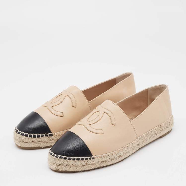 Pre Owned Chanel Beige/Black Leather CC Cap Toe Espadrille Flats Size 39