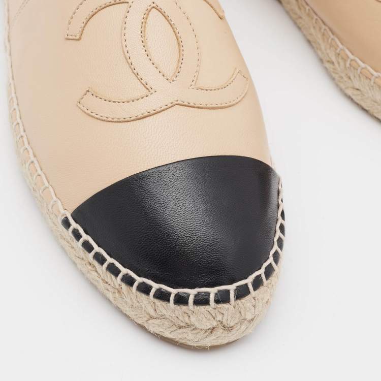 Pre Owned Chanel Beige/Black Leather CC Cap Toe Espadrille Flats Size 39