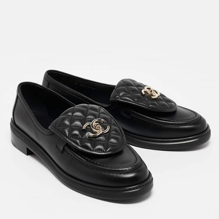Pre Owned Chanel Black Quilted Leather CC Turnlock Loafers Size 39.5