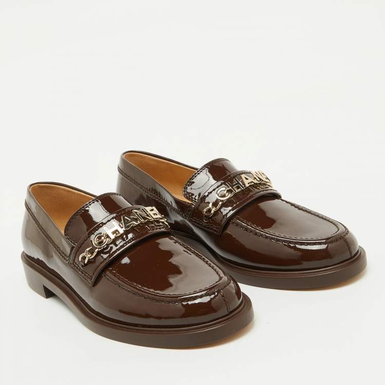 Pre Owned Chanel Brown Patent Leather Interlocking CC Logo Slip On Loafers Size 38.5
