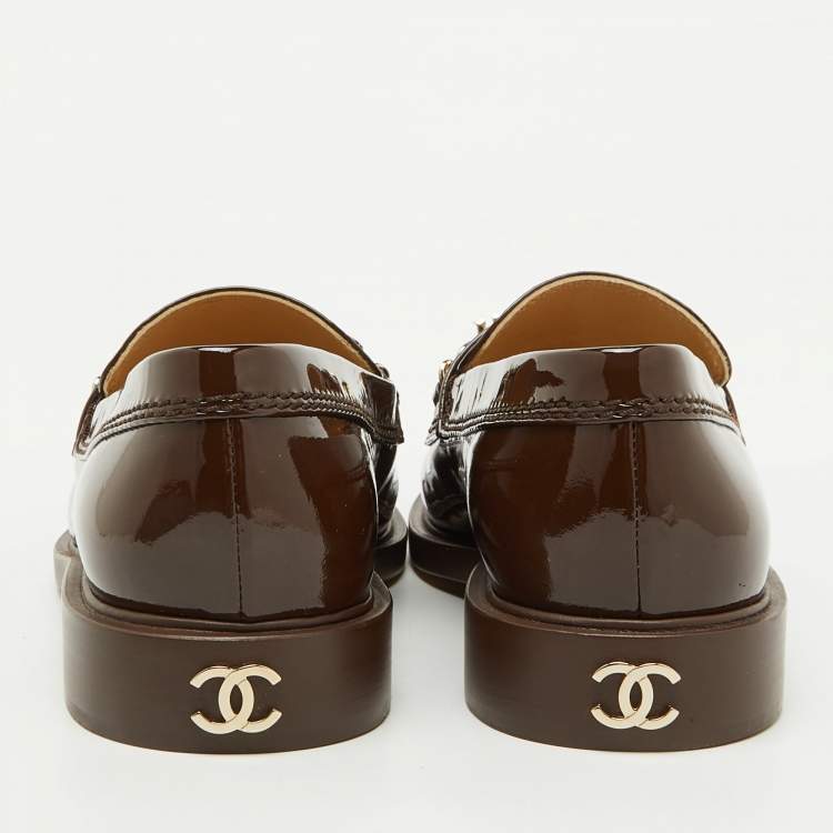 Pre Owned Chanel Brown Patent Leather Interlocking CC Logo Slip On Loafers Size 38.5