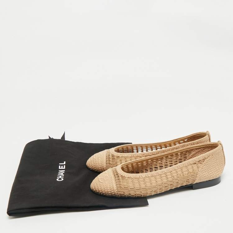 Pre Owned Chanel Beige Raffia CC Cap Toe Ballet Flats Size 38