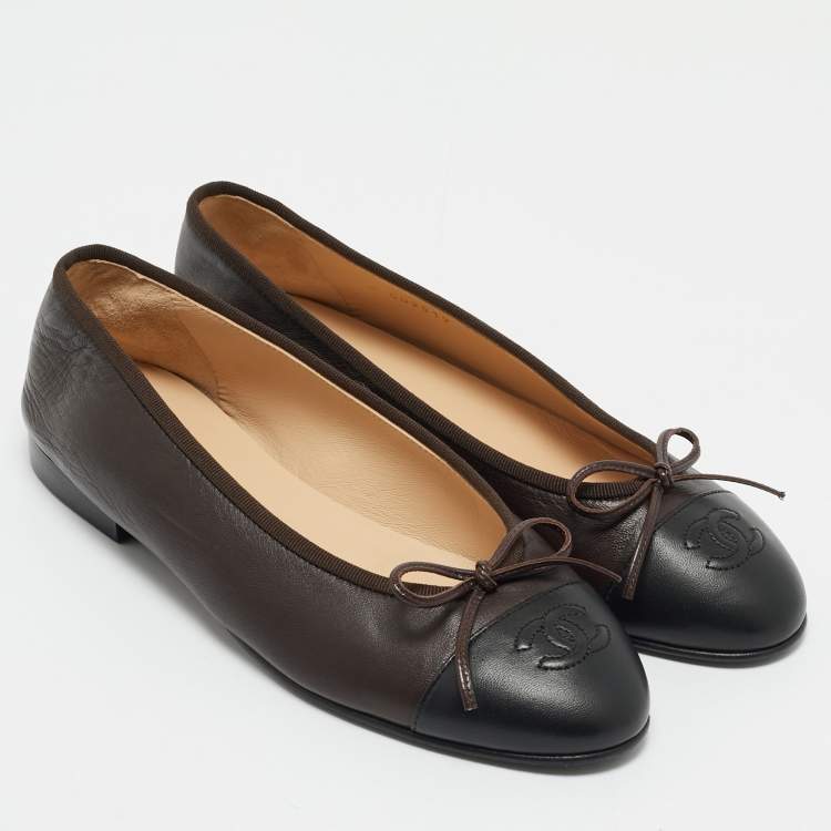 Pre Owned Chanel Black/Brown Leather CC Cap Toe Bow Ballet Flats Size 38
