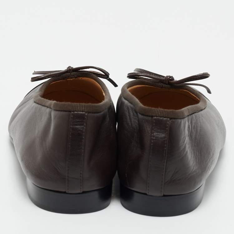 Pre Owned Chanel Black/Brown Leather CC Cap Toe Bow Ballet Flats Size 38