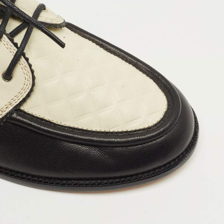 مملوكة مسبقًا Chanel White/Black Quilted Leather CC Hamburg Lace Up Derby Size 40
