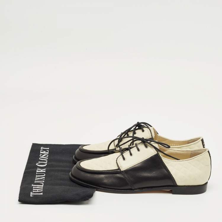 مملوكة مسبقًا Chanel White/Black Quilted Leather CC Hamburg Lace Up Derby Size 40