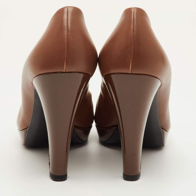 Pre Owned Chanel Size 39.5 Brown Leather and Patent Leather CC Cap Toe Platform Pumps