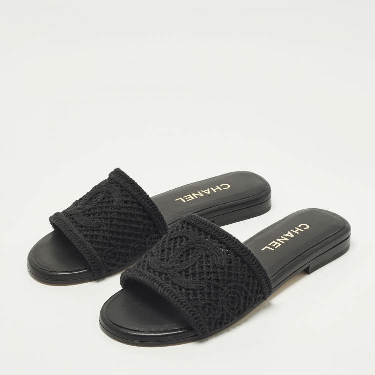 مملوكة مسبقًا Chanel CC Size 38 Black Crochet Flat Slides