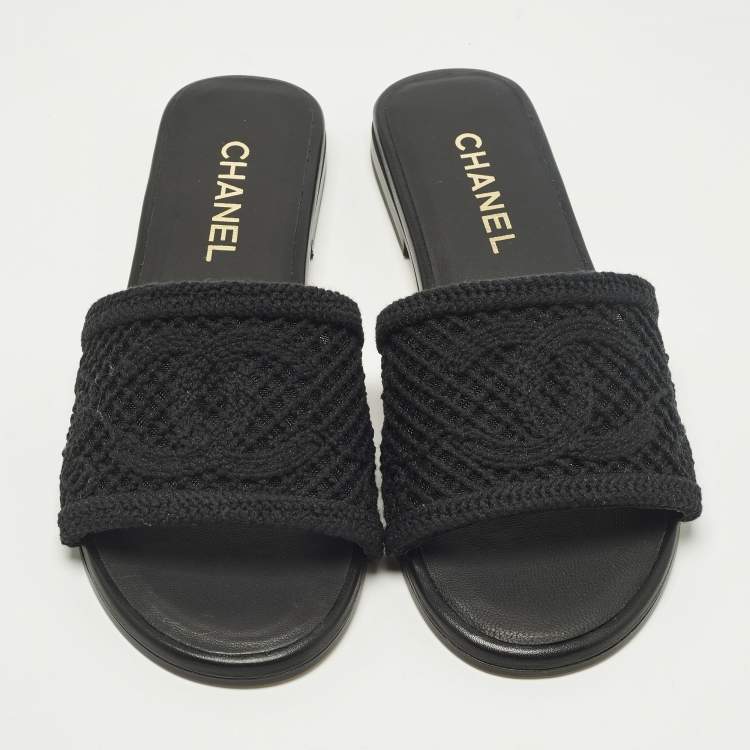 مملوكة مسبقًا Chanel CC Size 38 Black Crochet Flat Slides