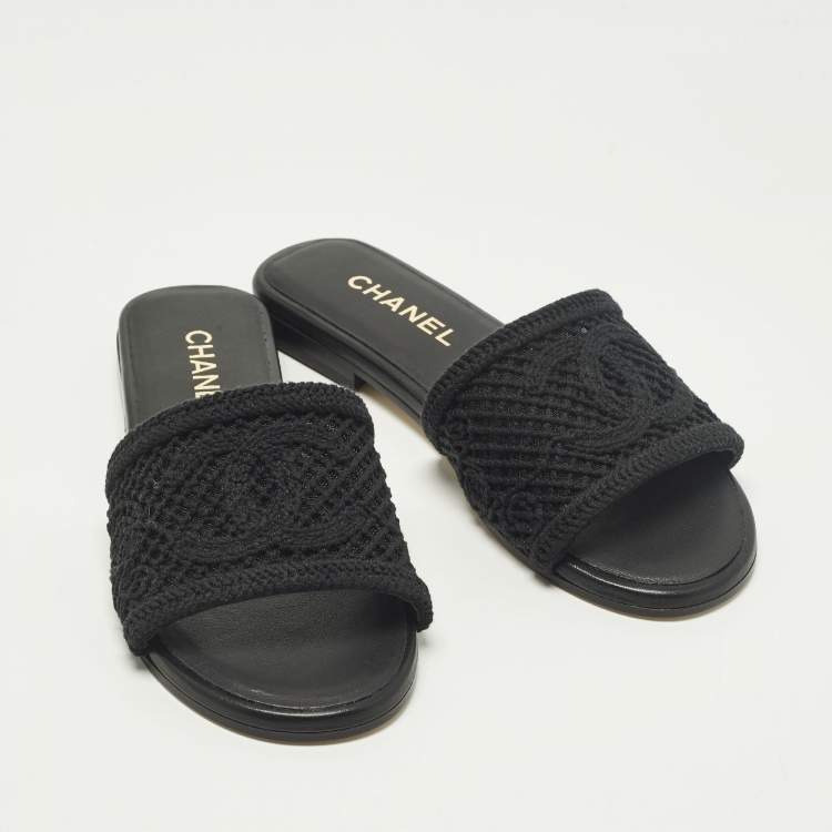 مملوكة مسبقًا Chanel CC Size 38 Black Crochet Flat Slides