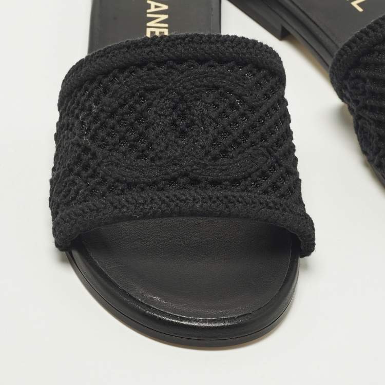 مملوكة مسبقًا Chanel CC Size 38 Black Crochet Flat Slides