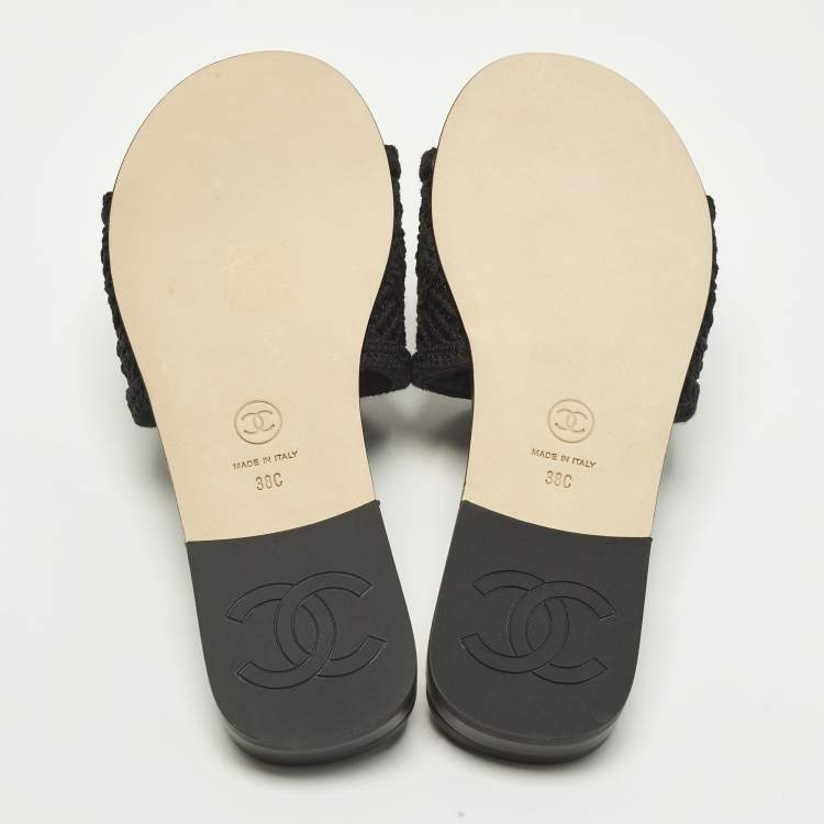 مملوكة مسبقًا Chanel CC Size 38 Black Crochet Flat Slides