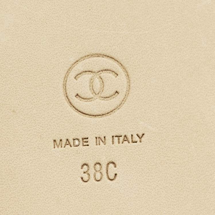 مملوكة مسبقًا Chanel CC Size 38 Black Crochet Flat Slides