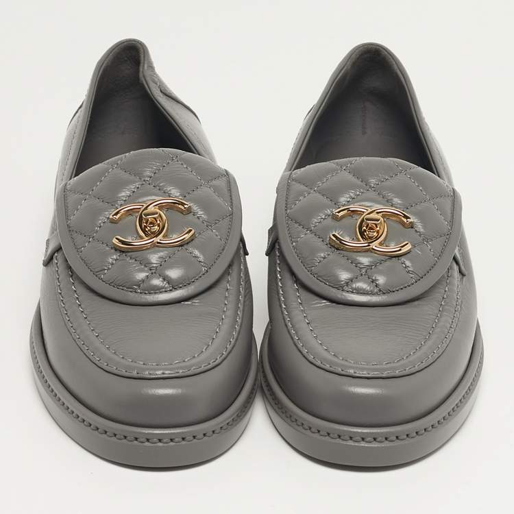 Pre Owned Chanel CC Turnlock Size 39.5 Grey Quilted Leather Loafers