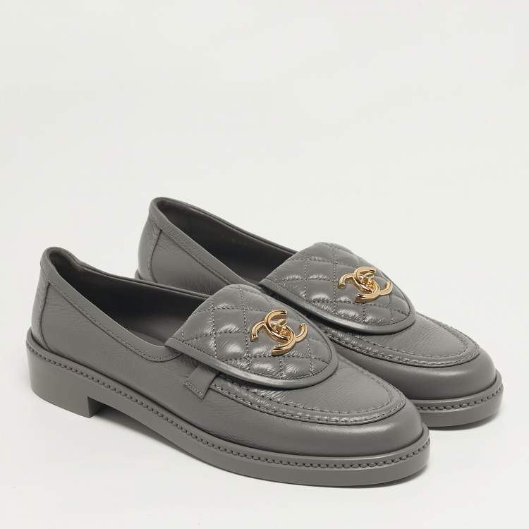 Pre Owned Chanel CC Turnlock Size 39.5 Grey Quilted Leather Loafers