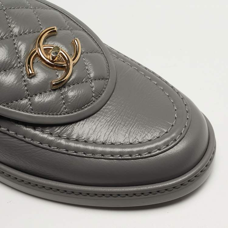 Pre Owned Chanel CC Turnlock Size 39.5 Grey Quilted Leather Loafers