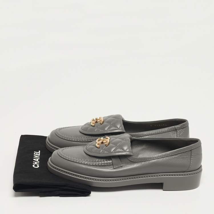 Pre Owned Chanel CC Turnlock Size 39.5 Grey Quilted Leather Loafers