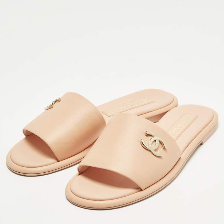 Pre Owned Chanel CC Size 38.5 Pink Leather Flat Slide