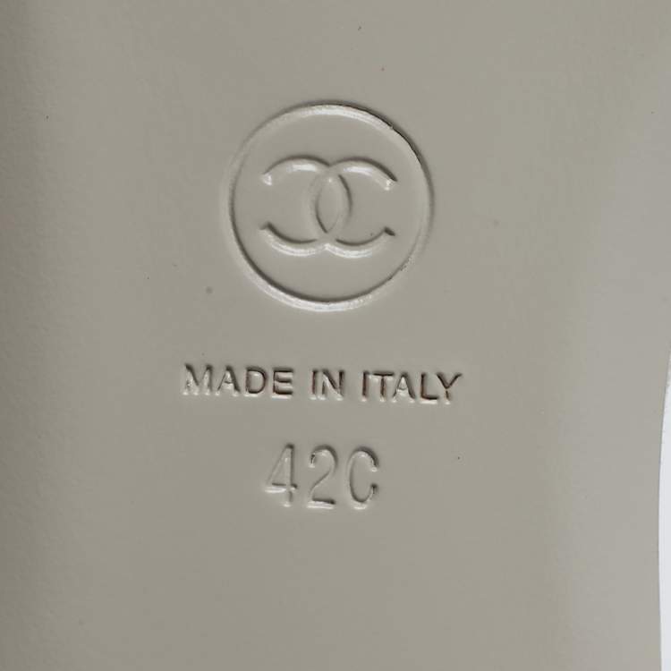 Pre Owned Chanel Size 42 Light Grey Suede CC Camellia Flat Slide Sandals