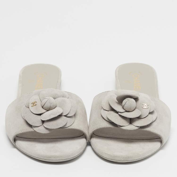 Pre Owned Chanel Size 42 Light Grey Suede CC Camellia Flat Slide Sandals