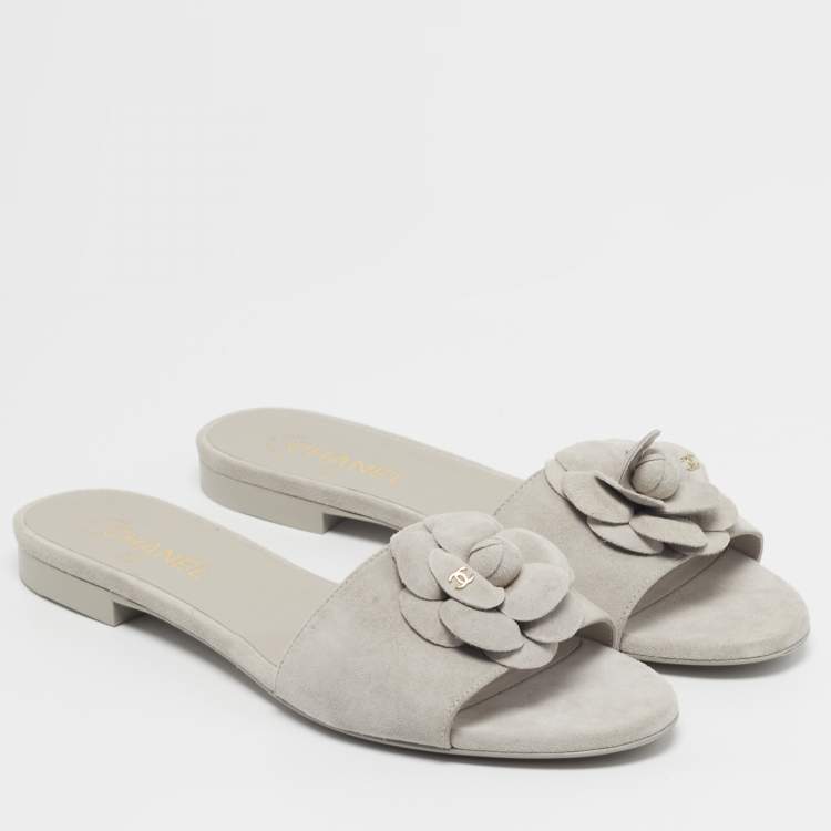 Pre Owned Chanel Size 42 Light Grey Suede CC Camellia Flat Slide Sandals