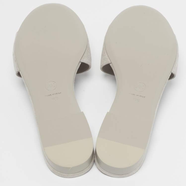 Pre Owned Chanel Size 42 Light Grey Suede CC Camellia Flat Slide Sandals