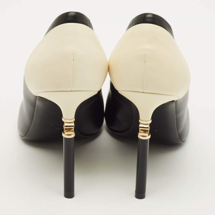 مملوكة مسبقًا حذاء كعب عالي شانيل سي سي جلد بيج/أسود مقدمة مستديرة مقاس 38