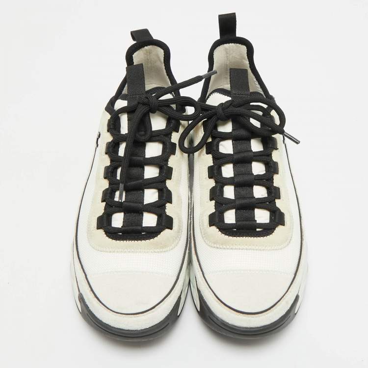 Pre Owned Chanel CC Size 40 White/Grey Fabric and Suede Low Top Sneakers