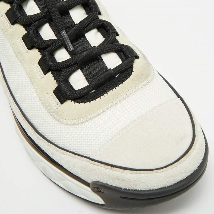 Pre Owned Chanel CC Size 40 White/Grey Fabric and Suede Low Top Sneakers