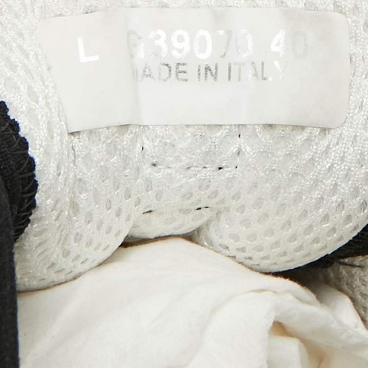 Pre Owned Chanel CC Size 40 White/Grey Fabric and Suede Low Top Sneakers