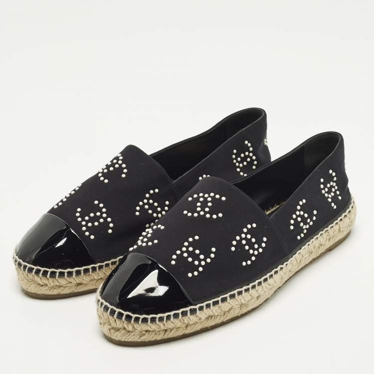 Pre Owned Chanel CC Interlocking Size 41 Black Patent and Fabric Pearls Espadrille Flats