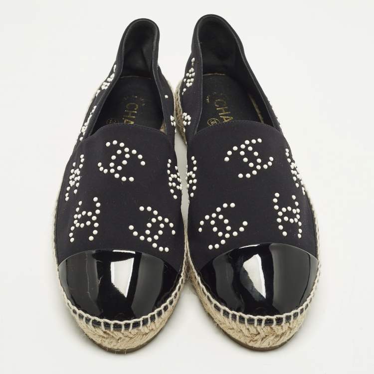 Pre Owned Chanel CC Interlocking Size 41 Black Patent and Fabric Pearls Espadrille Flats
