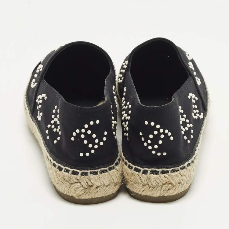 Pre Owned Chanel CC Interlocking Size 41 Black Patent and Fabric Pearls Espadrille Flats