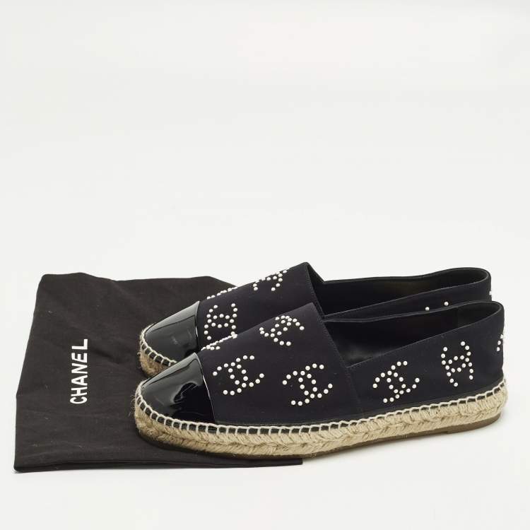 Pre Owned Chanel CC Interlocking Size 41 Black Patent and Fabric Pearls Espadrille Flats